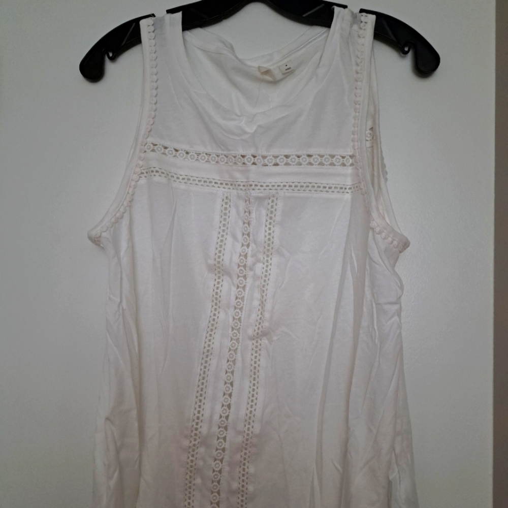 Gap white top
